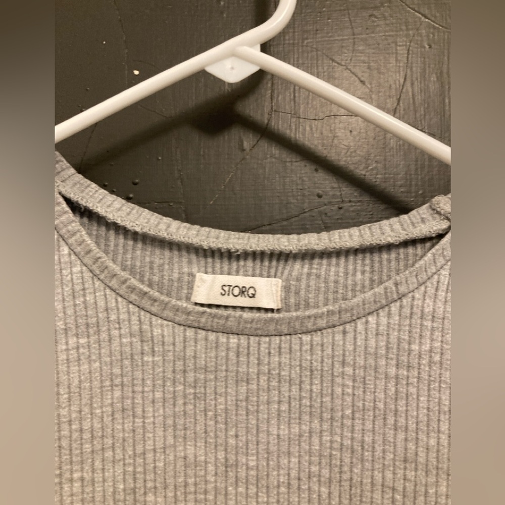 STORQ Women's Ribbed Short Sleeve Tee in Light Gray